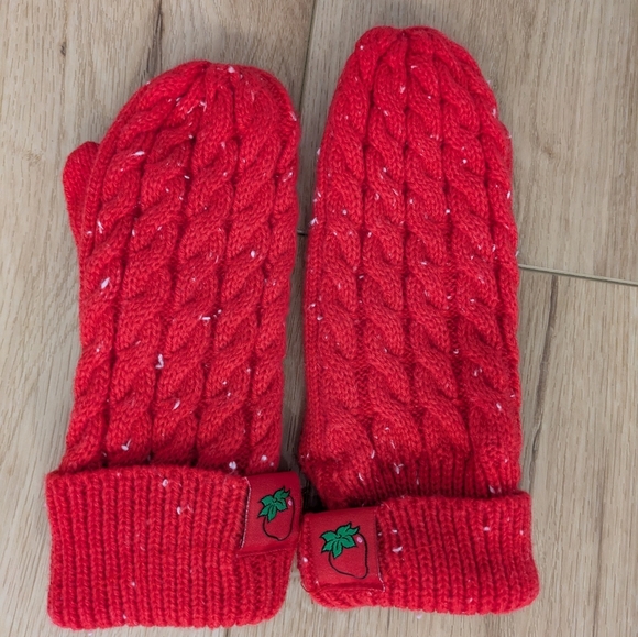 Strawberry Shortcake Mittens - Picture 3 of 5